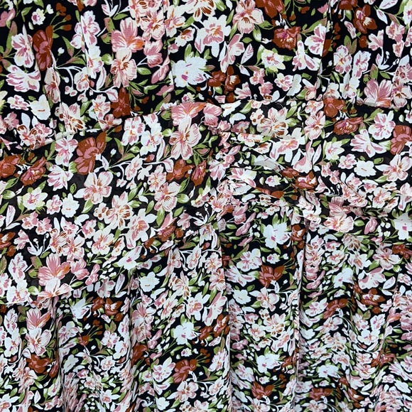 Missguided Highneck Floral Pleated Waist Dress Size 14 Black NWT - Picture 8 of 10